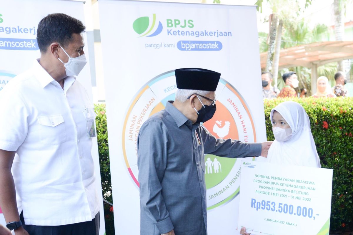 Wapres Kembali Serahkan Manfaat Program dan Beasiswa BPJS Ketenagakerjaan senilai 2,8 Miliar di Pangkalpinang