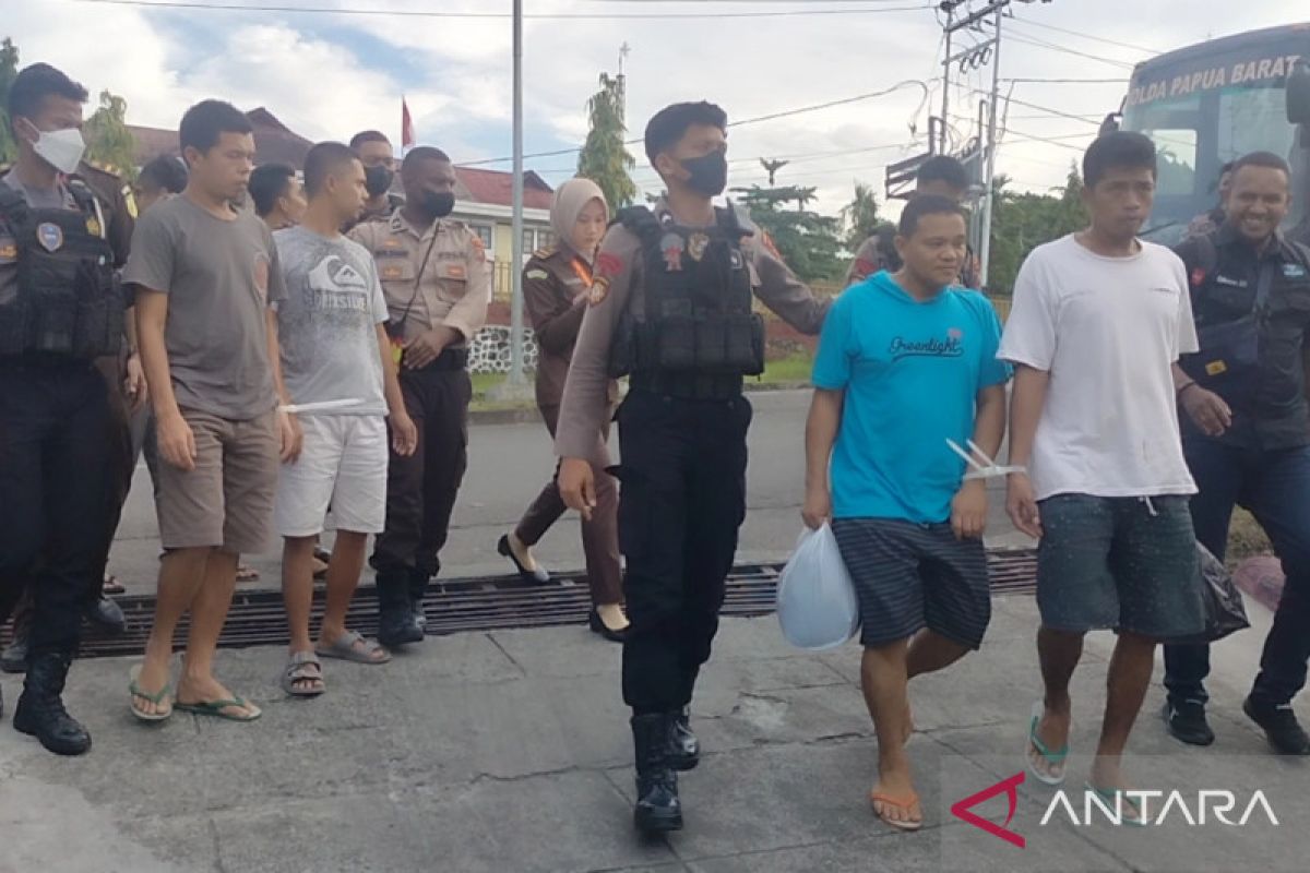 Polisi serahkan 31 tersangka tambang emas ilegal Manokwari ke jaksa