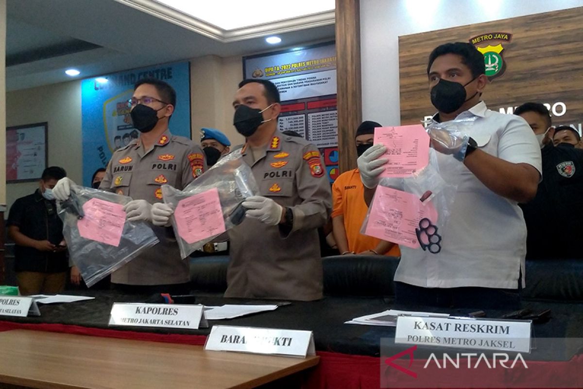 Kriminal kemarin, batal jemput Nikita Mirzani hingga aksi 'koboi'