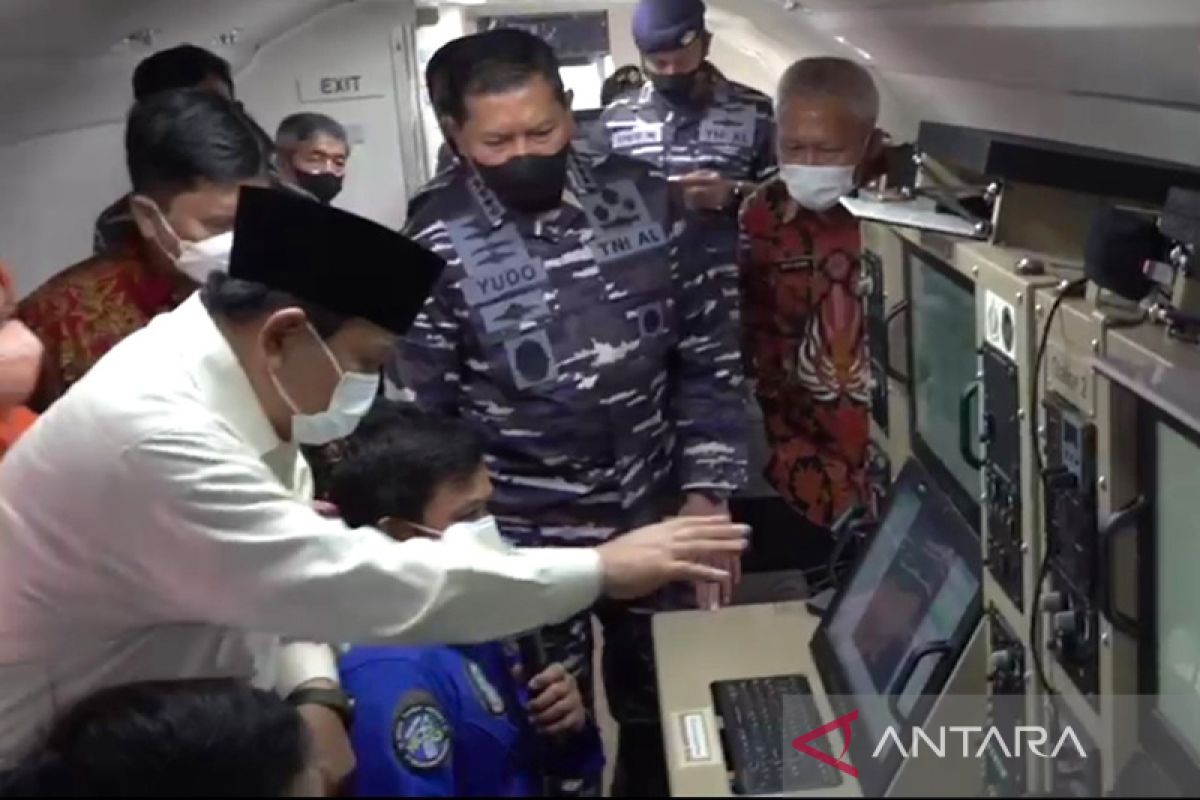 Menhan Prabowo menyerahkan dua heli antikapal selam kepada TNI AL