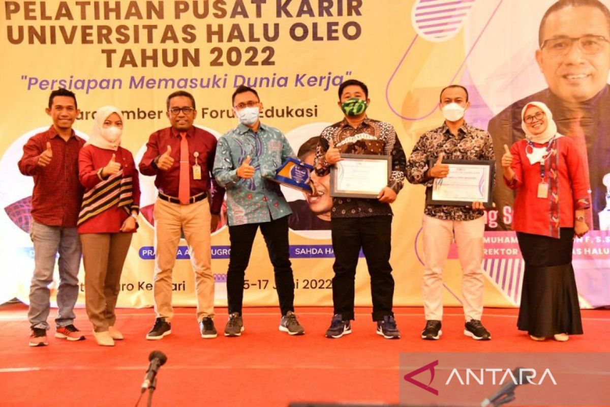 UHO Kendari bekali ratusan mahasiswa agar masuk dunia kerja