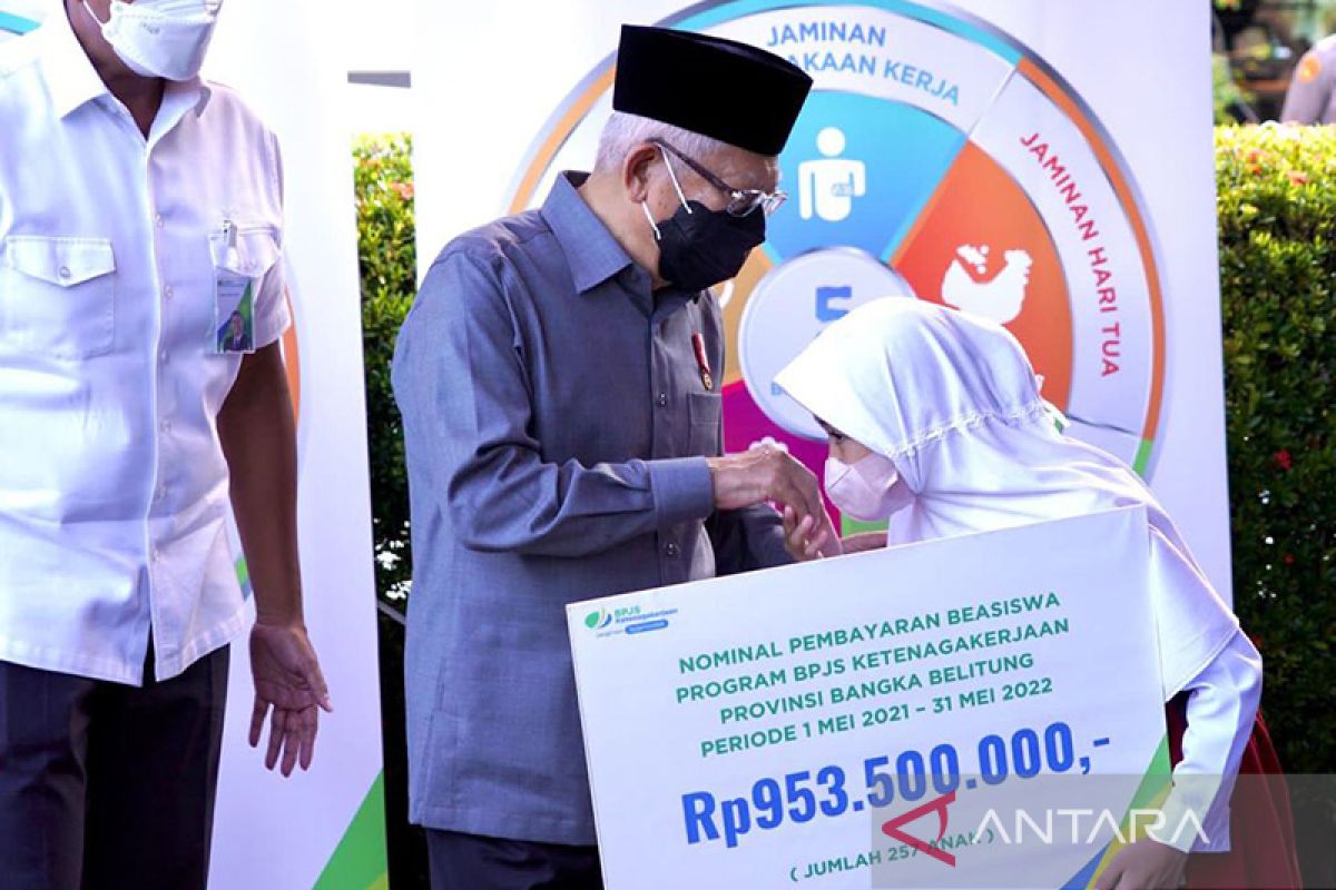 Wapres serahkan bantuan sosial masyarakat di Pangkalpinang