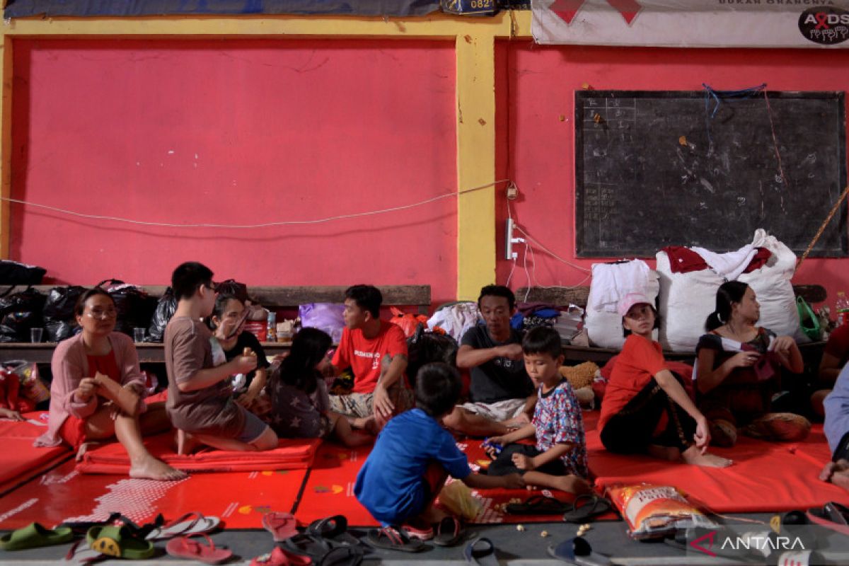 387 warga yang terdampak abrasi di Minahasa Selatan masih mengungsi