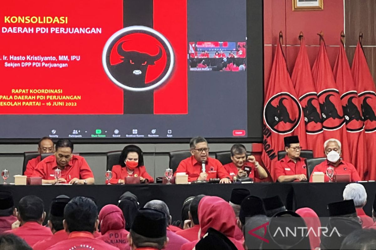 Hasto minta kader PDI Perjuangan fokus konsolidasi, dukung pemerintah