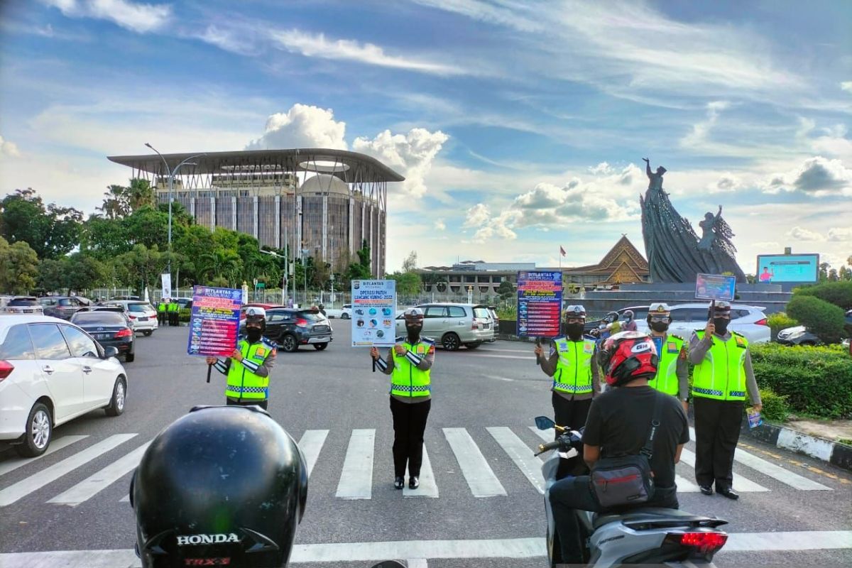 Polresta Pekanbaru ingatkan pemotor tak pakai sendal jepit