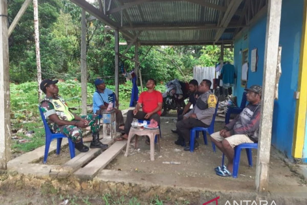 Babinsa Biak Kota lakukan anjangsana dengan warga binaan