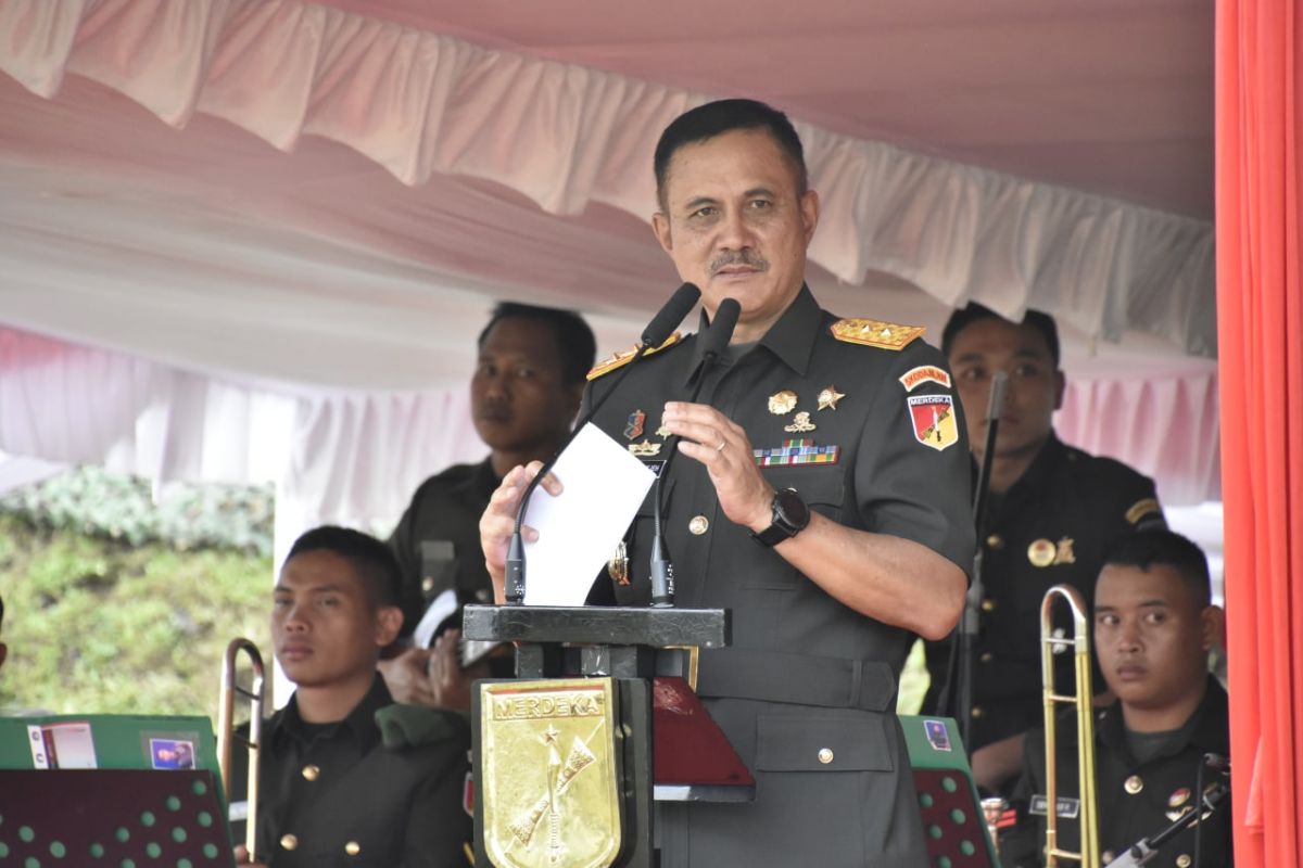 Pangdam XIII/Merdeka:  TNI harus bersatu dan berjuang bersama rakyat