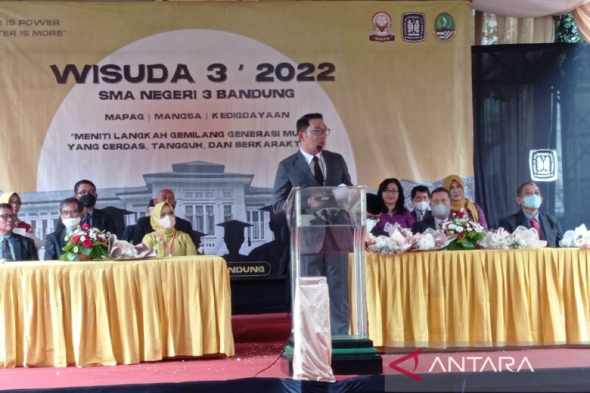 Gubernur Jawa Barat hadiri acara wisuda putrinya