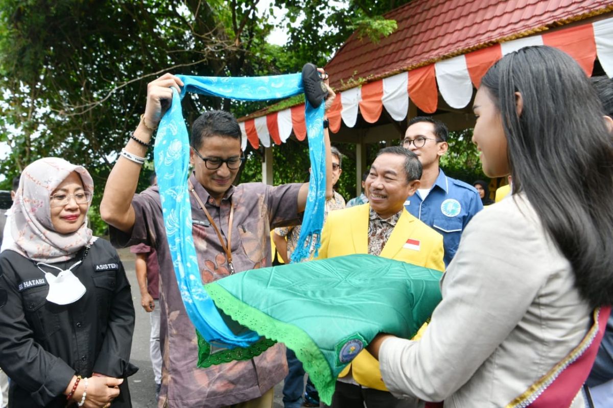 Sandiaga berbagi kiat 