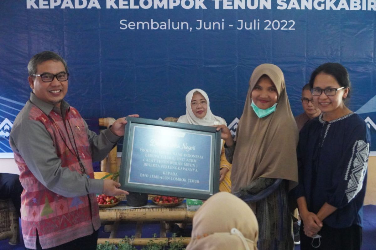 BI NTB latih perajin tenun di kaki Gunung Rinjani Lombok