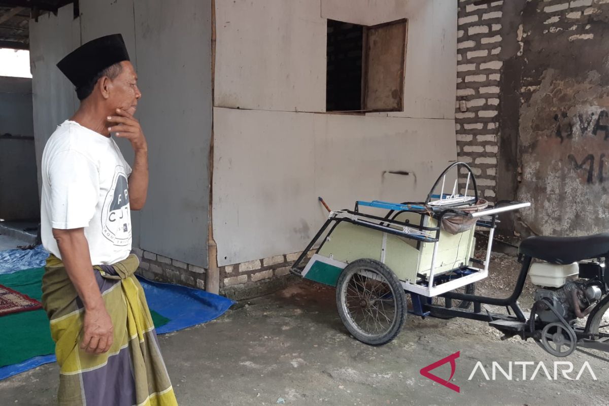 Tukang becak asal Sampang niat tunaikan haji bersama almarhumah istri