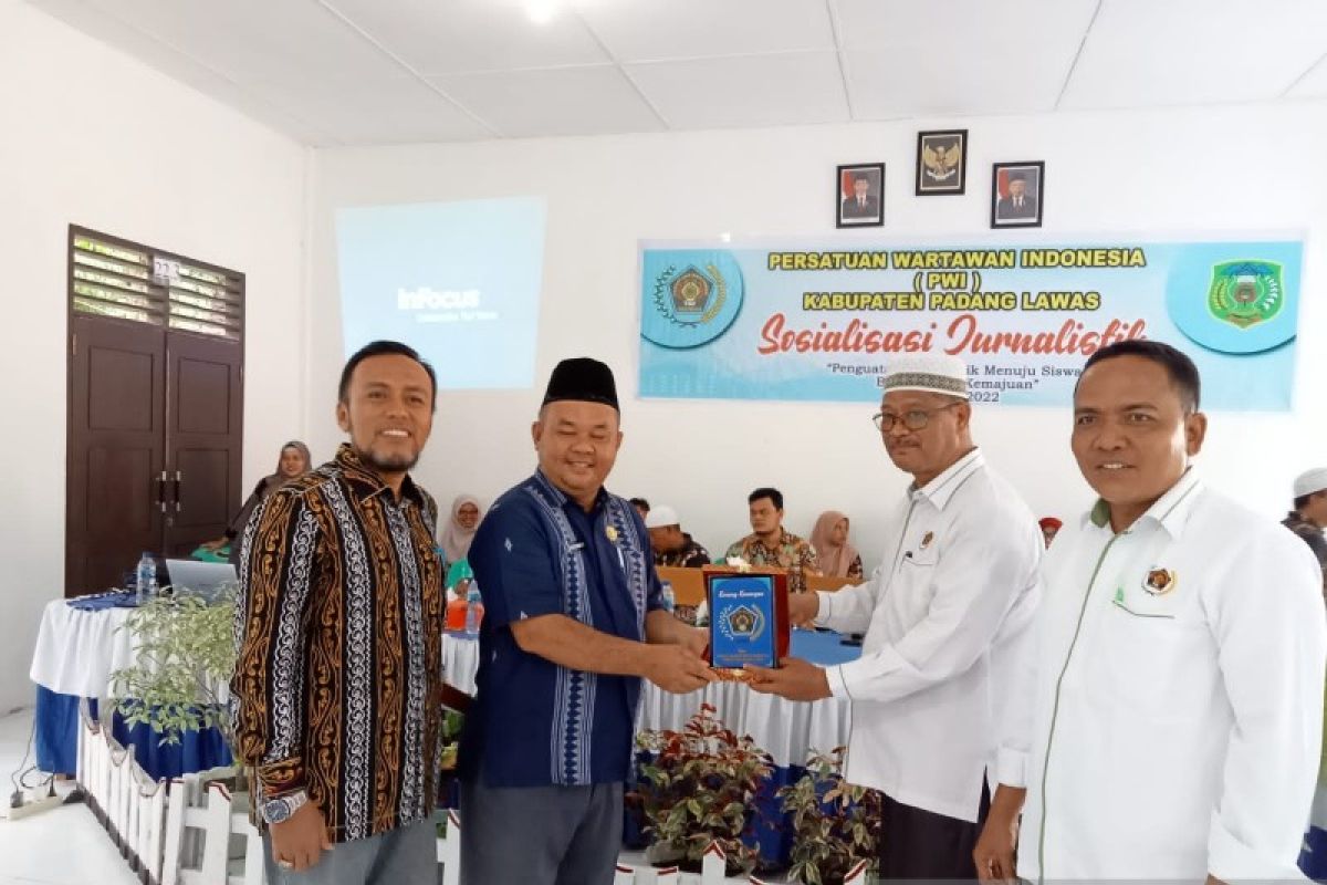 PWI Palas gelar pelatihan dan sosialisasi jurnalistik di SMK N 1 Lubuk Barumun