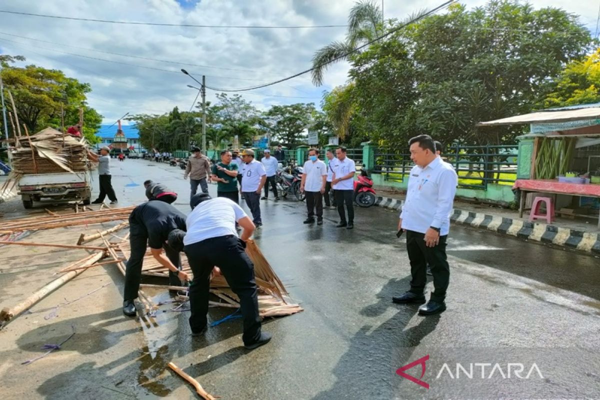 ASN Tanah Bumbu gelar gotong royong di Pantai Pagatan