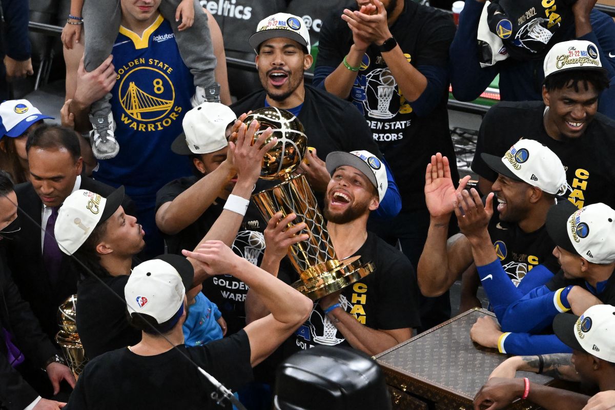 Guard Golden State Warriors Stephen Curry jadi MVP Final NBA