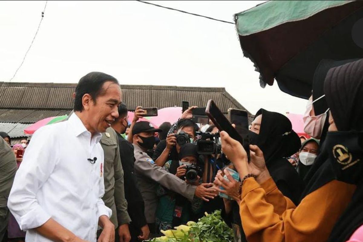 Presiden Jokowi temui pedagang di Pasar Baros Serang