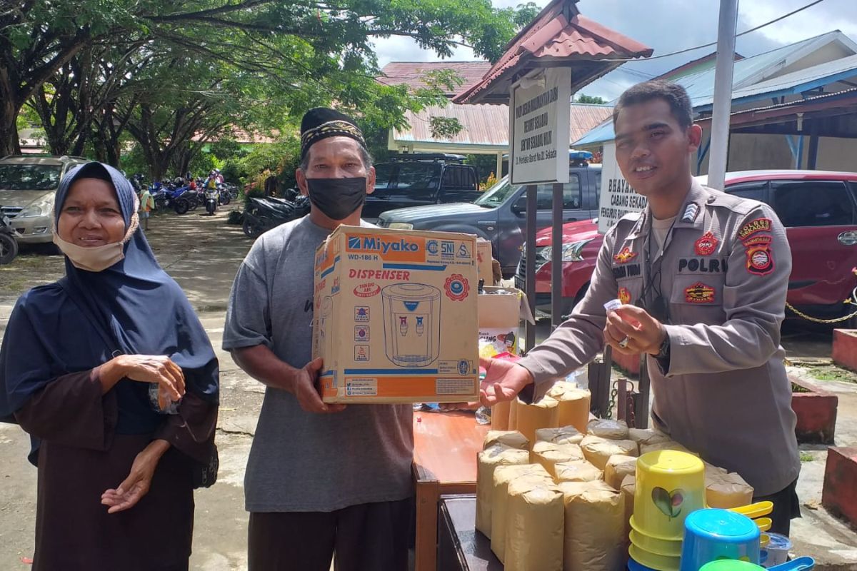 Vaksinasi berhadiah, upaya Polres Sekadau capai target vaksin