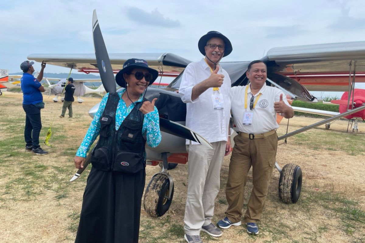 Catatan Ilham Bintang - Melongok Jambore Kedirgantaraan Susi Air di Pangandaran