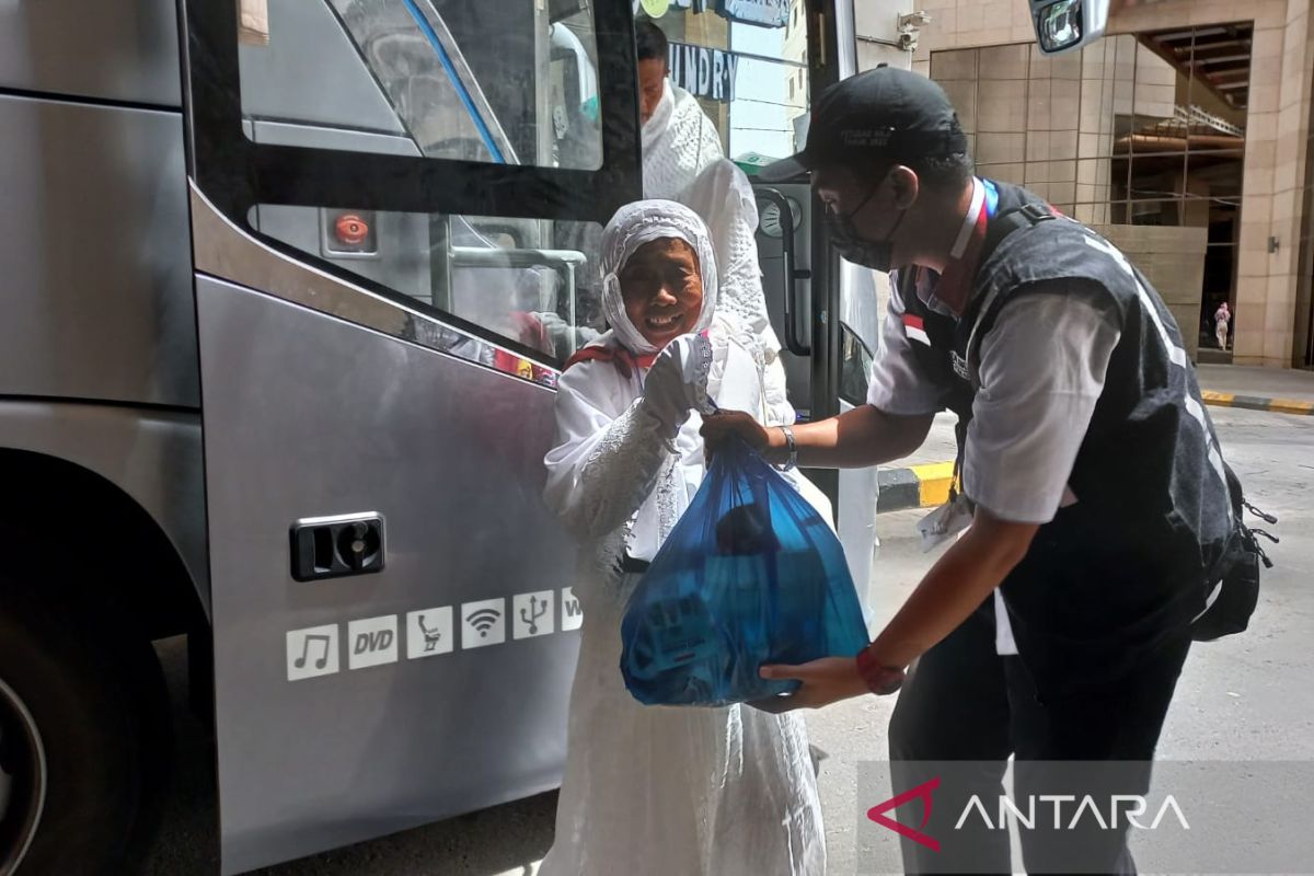 Additional 200 Hajj officers support services for Indonesian pilgrims