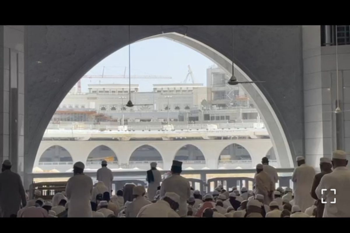 Jamaah calon haji Indonesia lancar jalani shalat Jumat perdana di Masjidil Haram