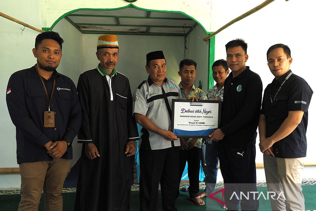 Bank Indonesia Gorontalo serahkan bantuan sosial di daerah terpencil