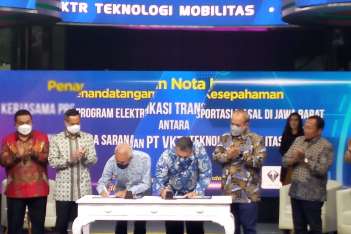 Anak usaha Bakrie gandeng BUMD Jabar dalam program elektrifikasi bus