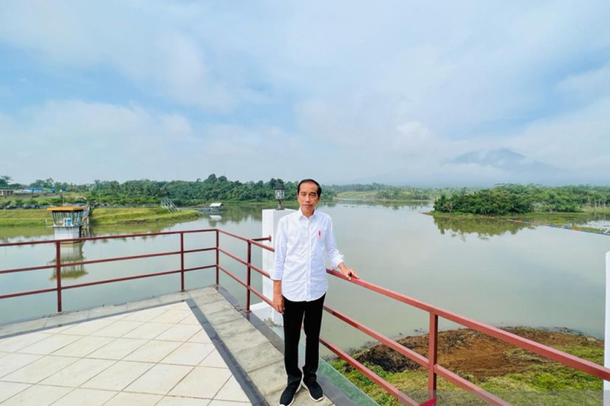 President visits Sindangheula Dam to review benefits