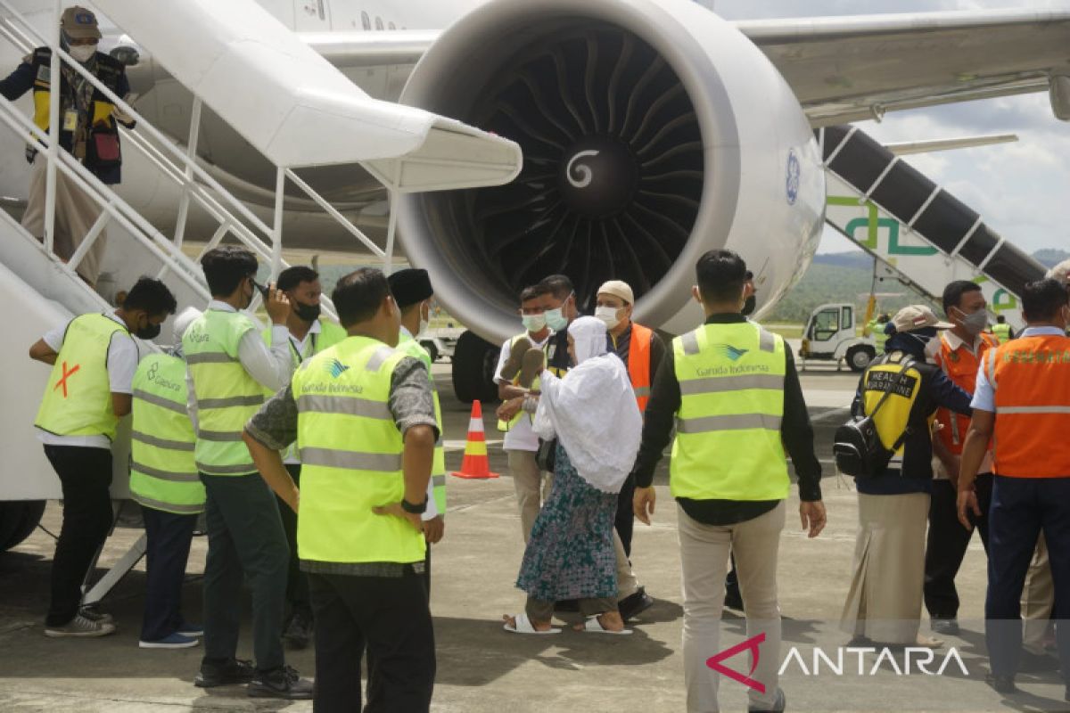 Setelah dua kali tertunda, jamaah kloter tiga Aceh ke Tanah Suci