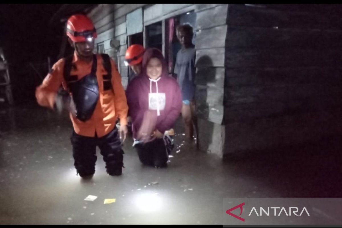 BPBD Kabupaten Bangka Barat imbau warga waspadai banjir air pasang