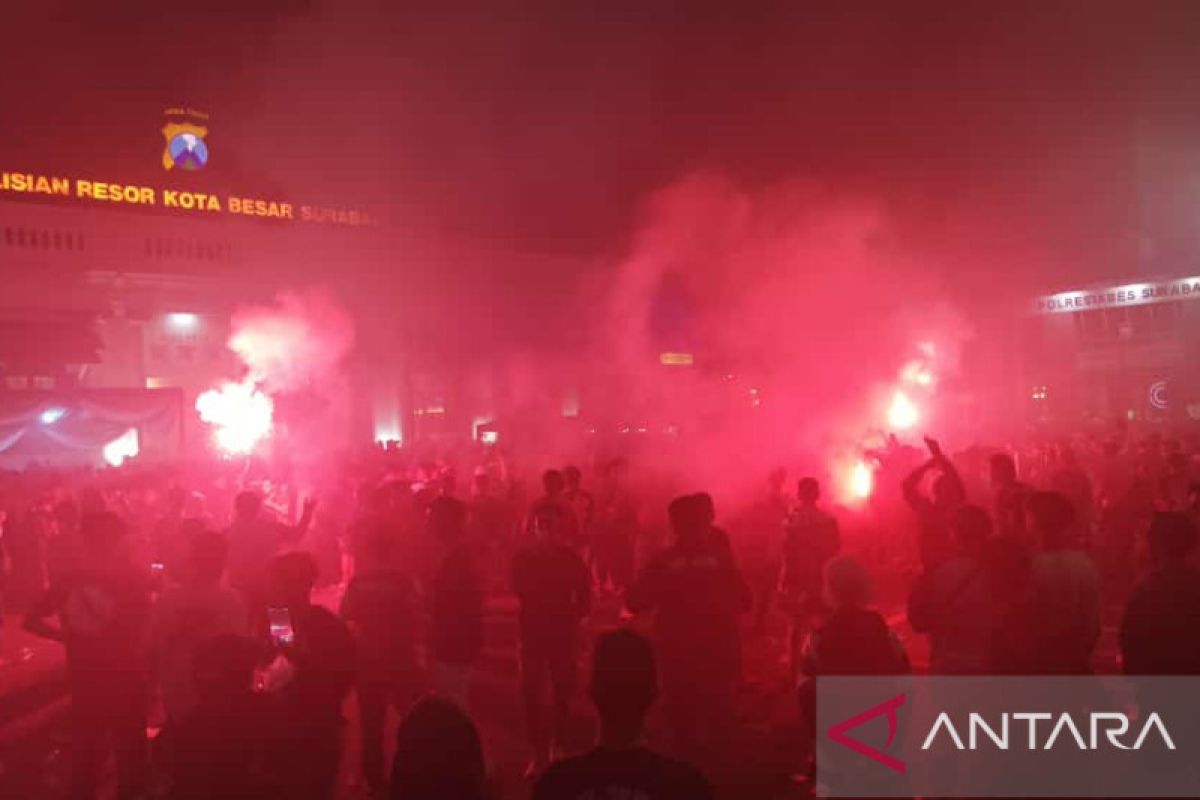 Polrestabes fasilitasi nobar sekaligus rayakan HUT Ke-95 Persebaya