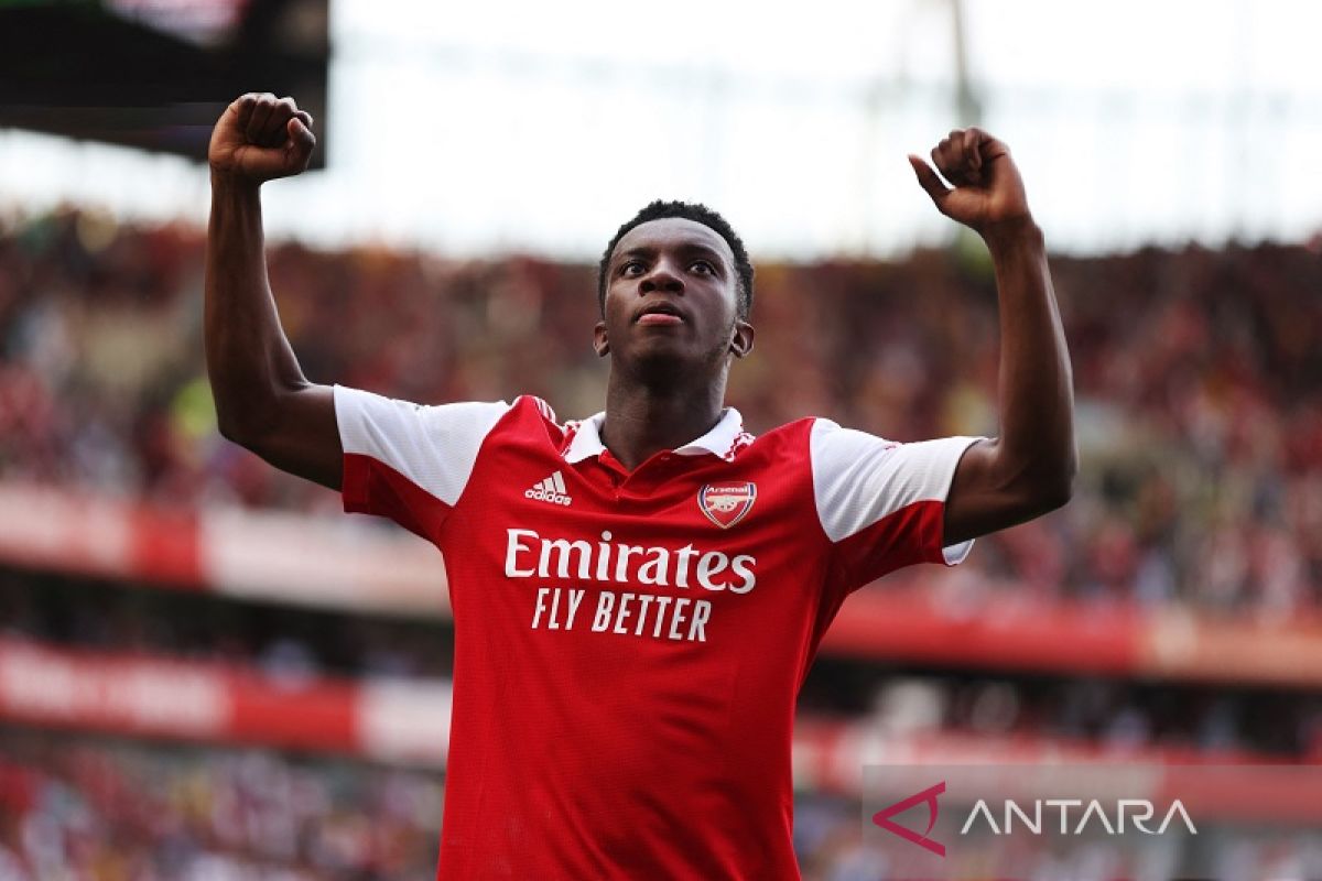 Penyerang muda Arsenal Eddie Nketiah warisi nomor 14