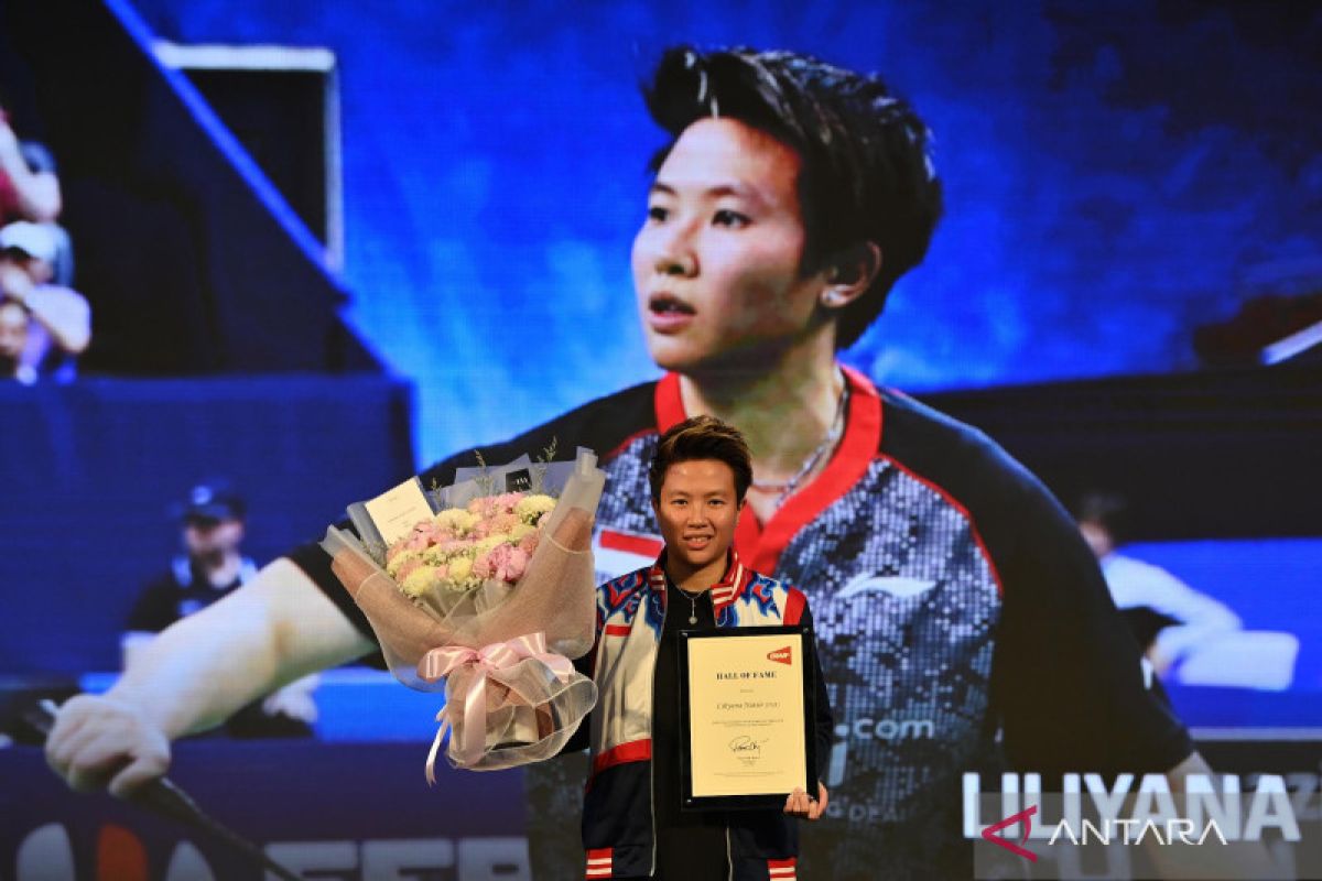 Liliyana Natsir terima penghargaan "Hall of Fame" BWF di Istora