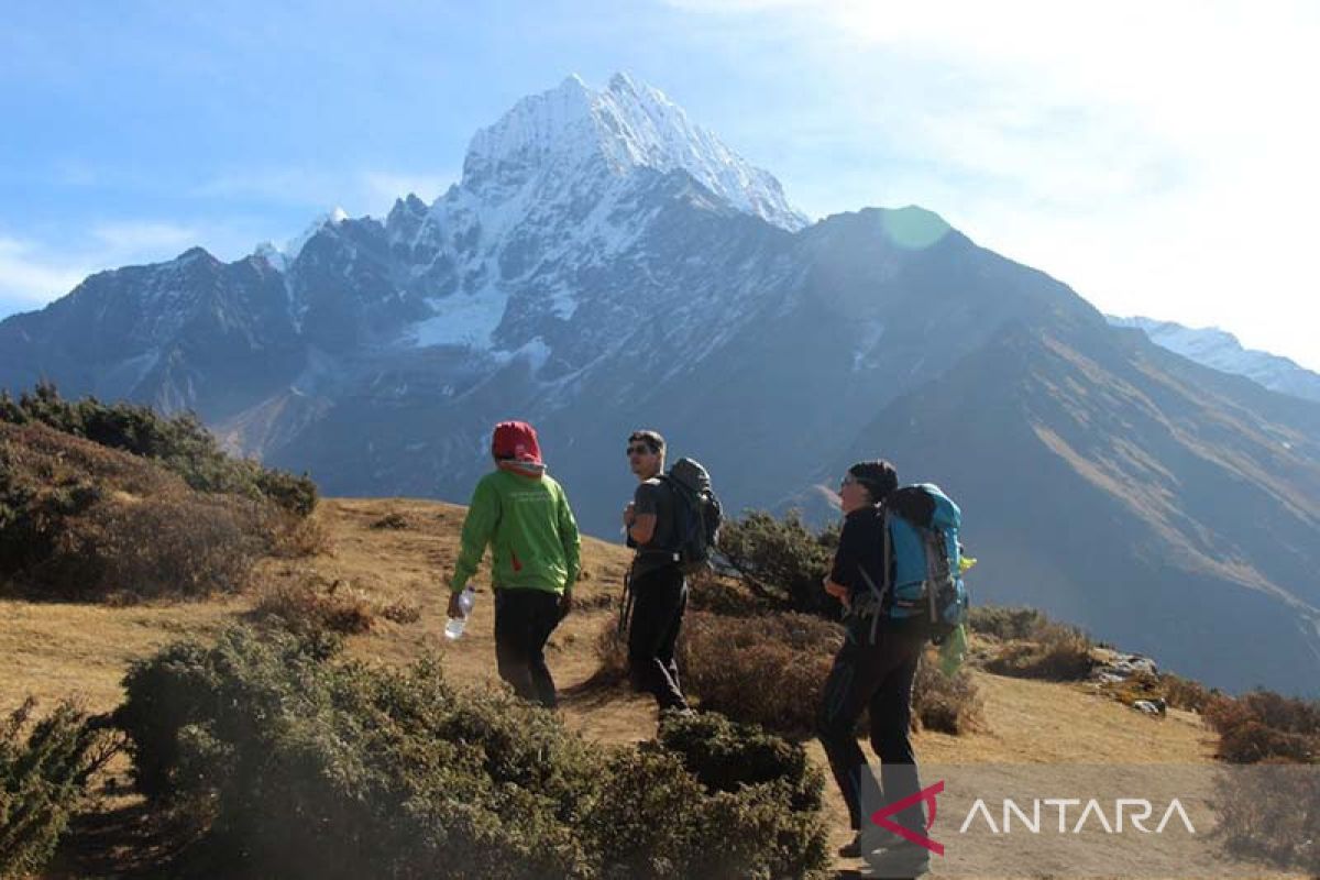 Nepal pertimbangkan relokasi base camp Gunung Qomolangma