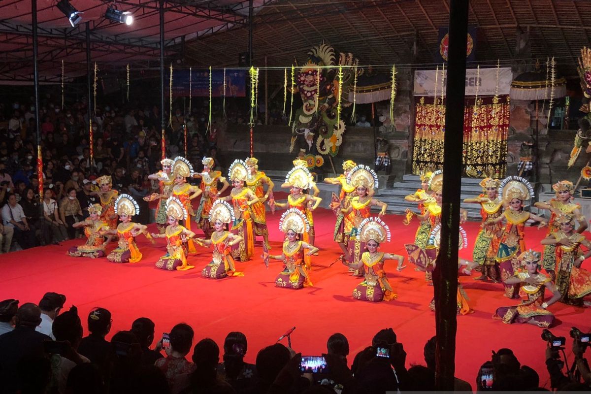 Duta Denpasar alami kesurupan massal setelah pentas Janger Pesta Kesenian Bali