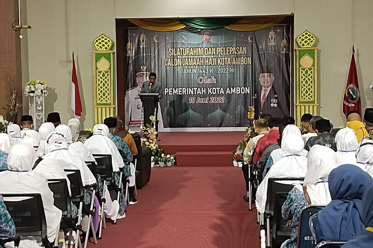 Penjabat Wali Kota Ambon minta calon haji terapkan protokol kesehatan, supaya pulang selamat