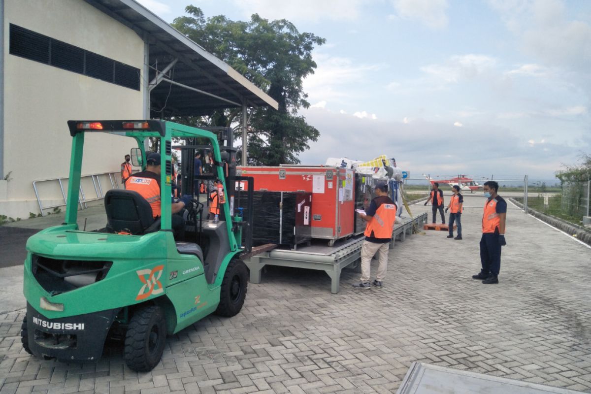 Logistik MXGP Samota mulai berdatangan di Bandara Lombok