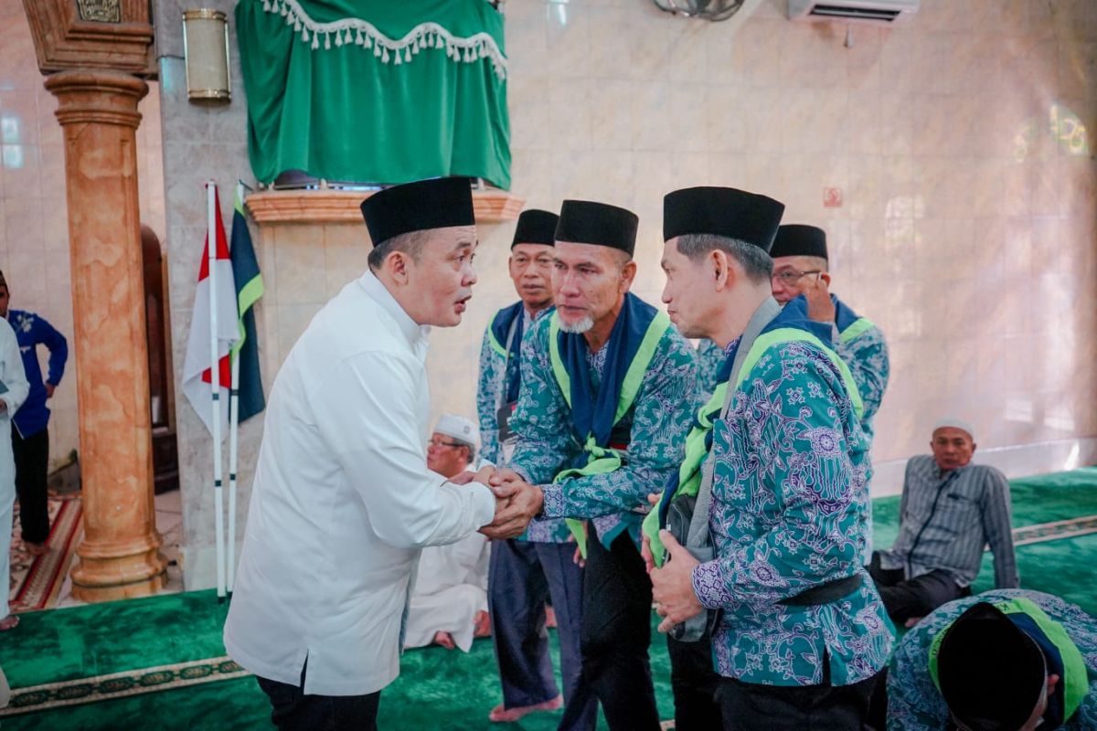 Wakil Wali Kota Medan lepas keberangkatan jamaah calhaj di Belawan