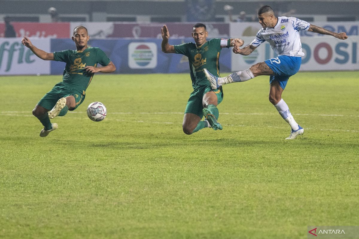 Dua orang suporter Persib tewas saat laga Persib vs Persebaya