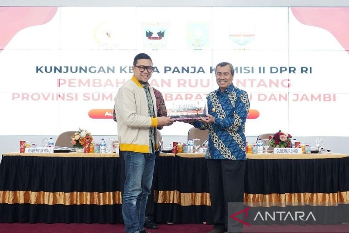 Rapat dengan Komisi II DPR, Gubernur Riau kembali perjuangkan tenaga honorer