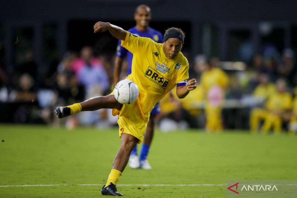 Ronaldinho bakal hadir pada laga trofeo di Stadion Kanjuruhan