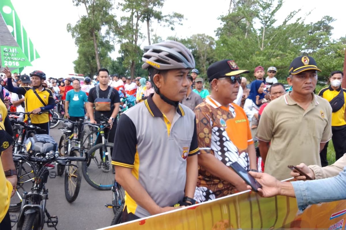 Pantai Pulau Datok Kayong Utara dipadati  peserta  sepeda santai