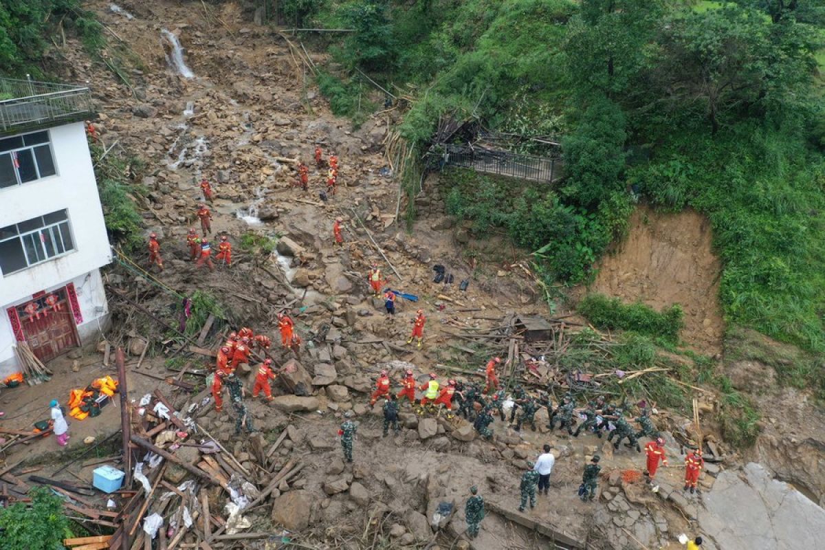 Bangunan runtuh akibat hujan deras tewaskan 5 warga di Guangxi, China