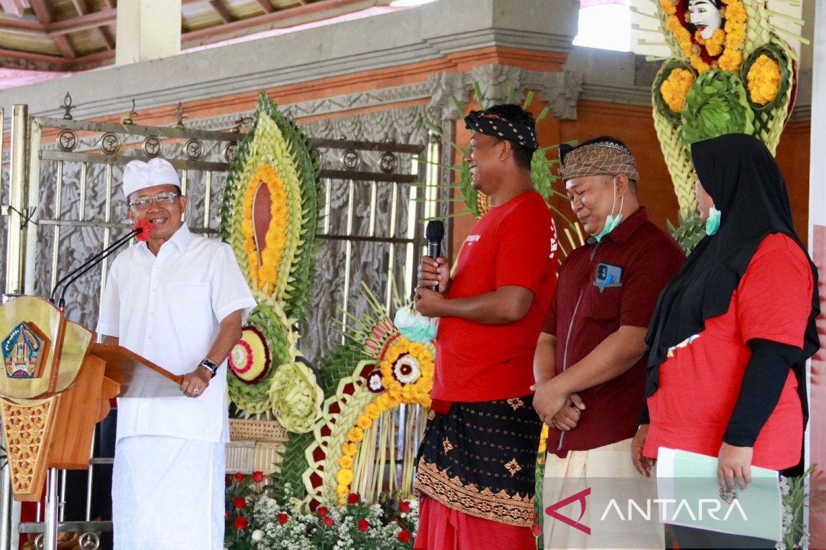 Gubernur Bali serahkan 69 sertifikat kepada warga Kali Unda Klungkung