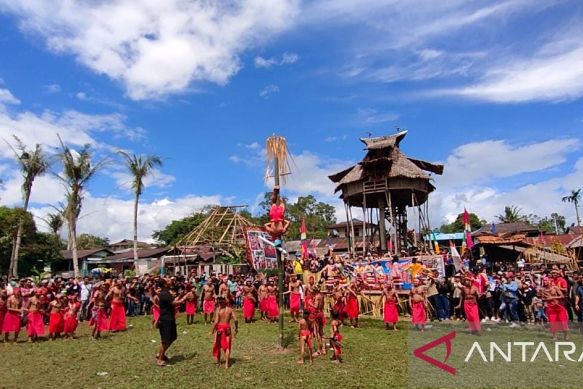 Sebastianus Darwis berharap ritual budaya dilestarikan sebagai jati diri