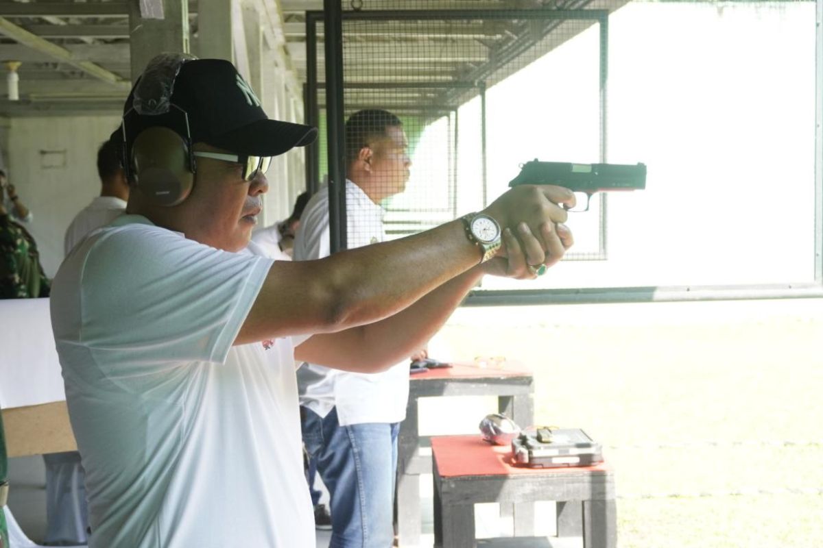 Wakil Wali Kota Aulia ikuti lomba tembak pistol eksekutif