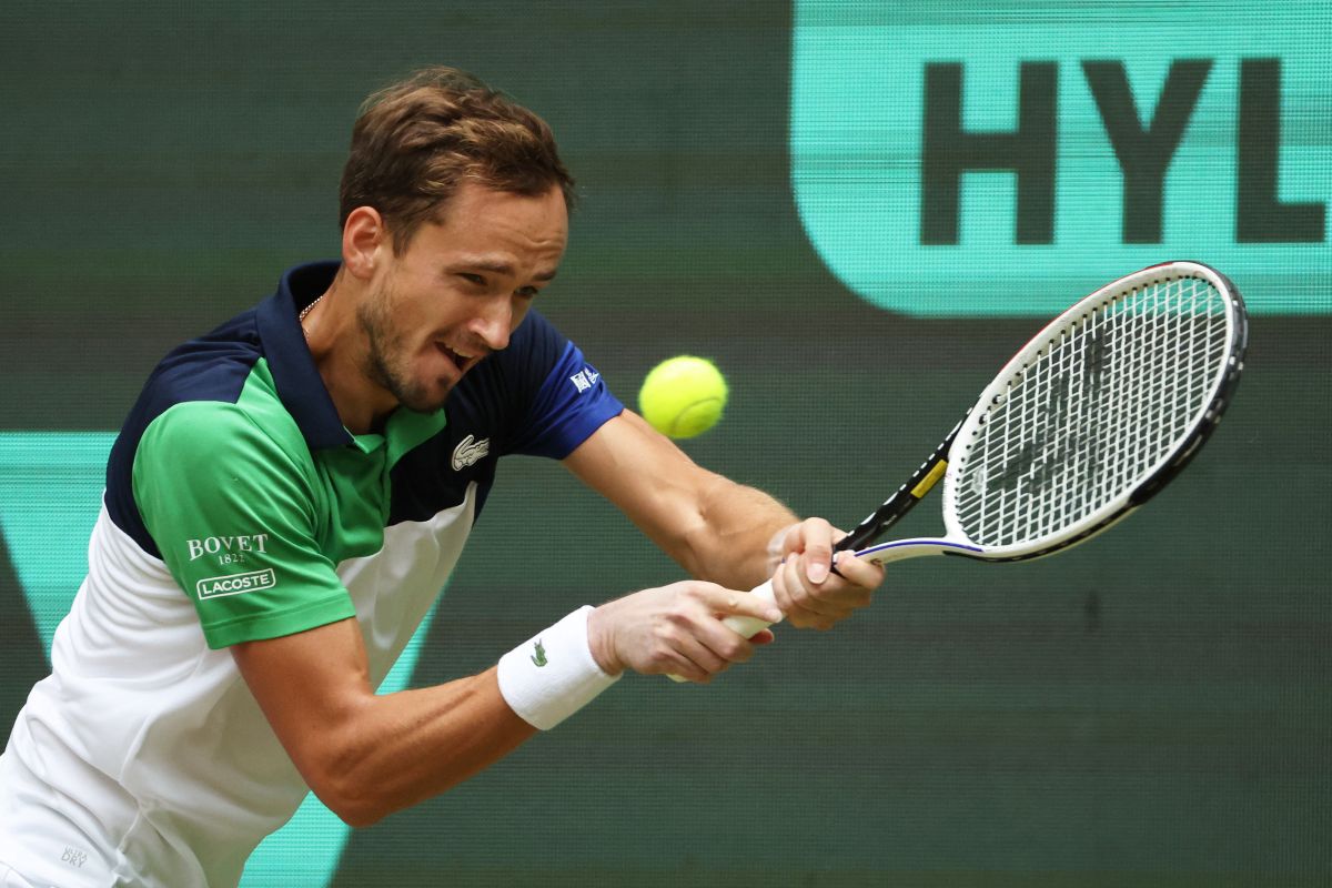 Petenis Rusia Medvedev  di puncak peringkat ATP