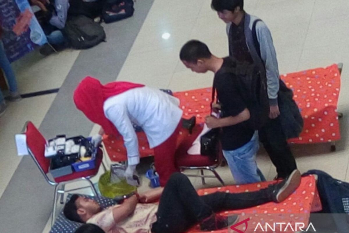 PMI Kota Palembang tambah 2.000 kantong stok darah
