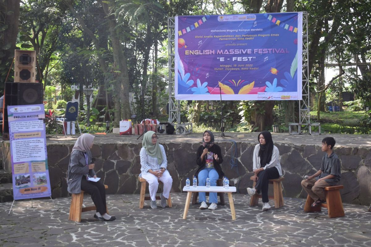 Mahasiswa magang merdeka di Kediri adakan festival 