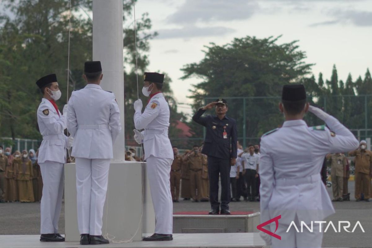 Parade senja bulan Juni semarak berbagai atraksi