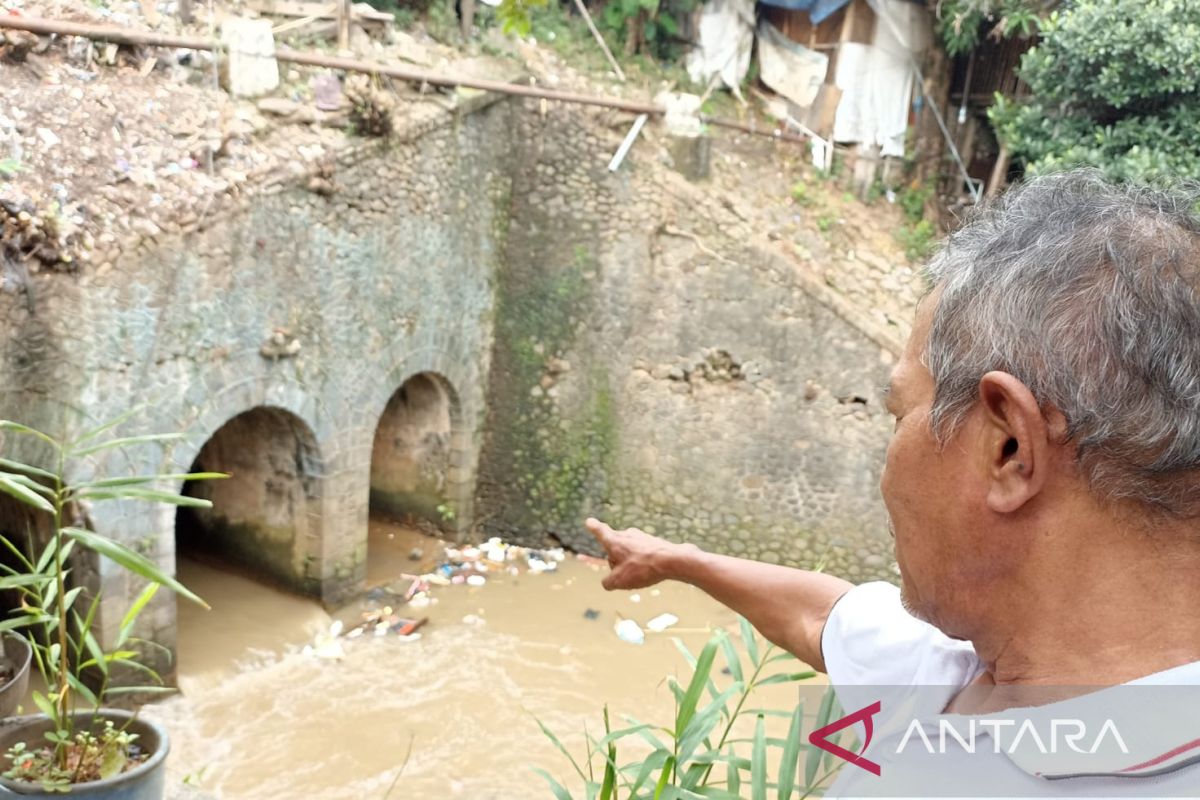 Cagar budaya Jembatan Kereta Terowongan Tiga terbengkalai