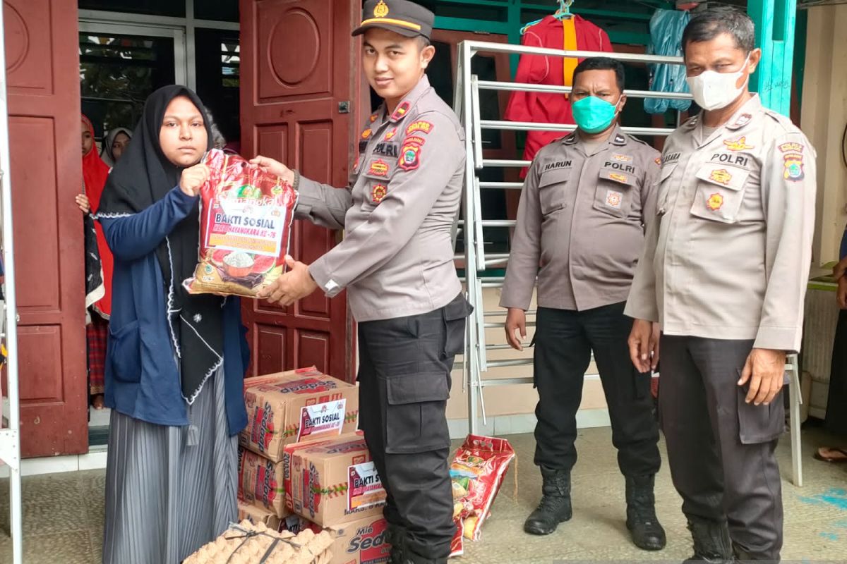 Polsek Pelabuhan Sorong bantu bahan pokok dua panti asuhan